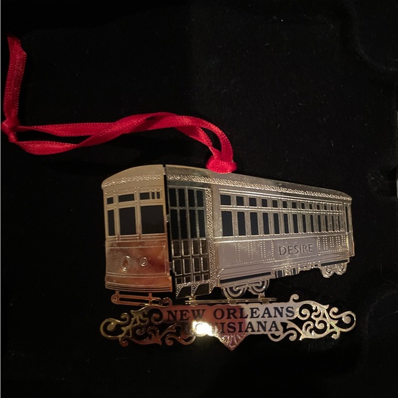 New Orleans Christmas gold ornament- by Lee Michaels - mint condition - Picture 7 of 8